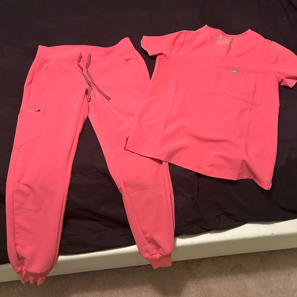 FIGS Technical Colletion - Coral - size medium